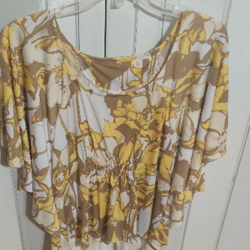 SALE TODAY!!~NWOT Women's Blouse